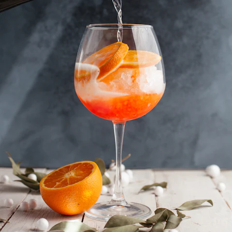 Aperol Spritz mit Orangenscheibe