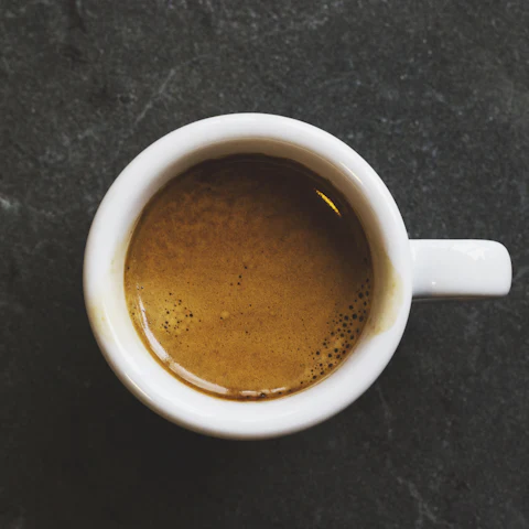Espresso in einer weißen Tasse